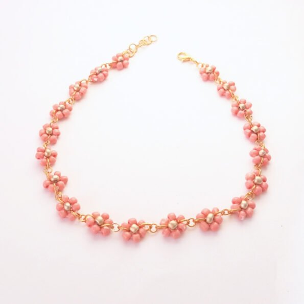 سلسلة قصيرة بالزهور