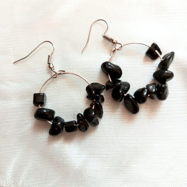 Silver rounded earrings with black stones