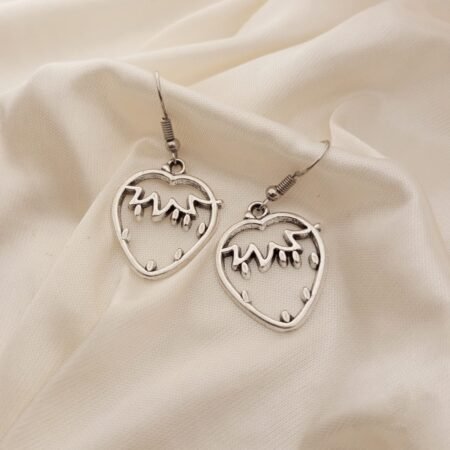 حلقان على شكل فراولة